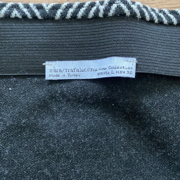 Zara Stretchy Mini Skirt - Size L - Picture 3 of 4